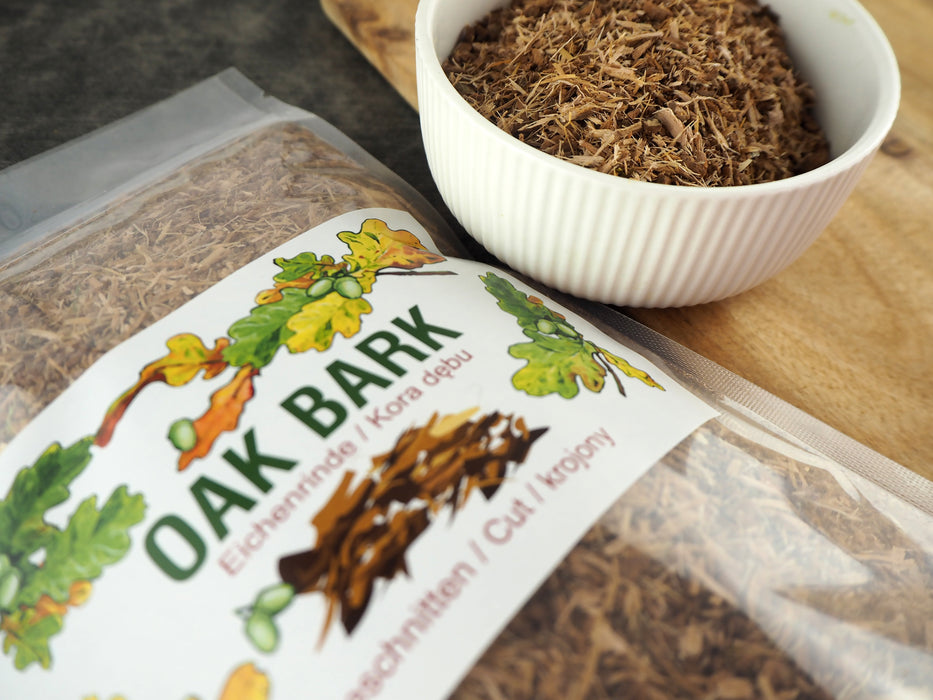 Sachet d'écorce de chêne OAK BARK avec bol de tisane, pour une infusion riche en saveurs naturelles et traditionnelles.