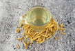 Vue de dessus d'une infusion claire de Panax Ginseng, préparation saine pour le bien-être.