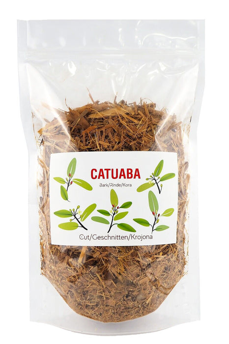 Sachet transparent de Catuaba coupée avec étiquette indiquant 'Cut/Geschnitten/Krojona', suggérant la facilité de préparation de l'infusion.