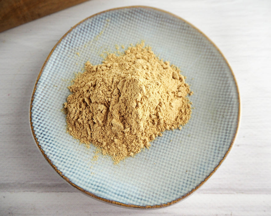 Une cuillère de Maca bio, l'ingrédient parfait pour vos recettes énergétiques.